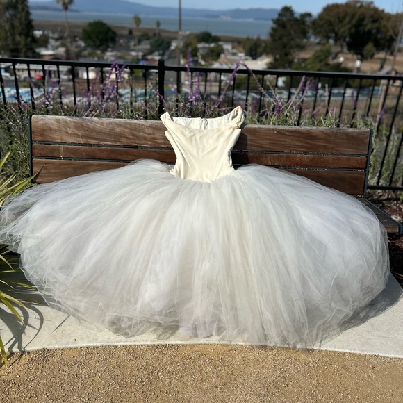 vera wang vintage wedding dress Wang: Eyre I Scoured the Internet for